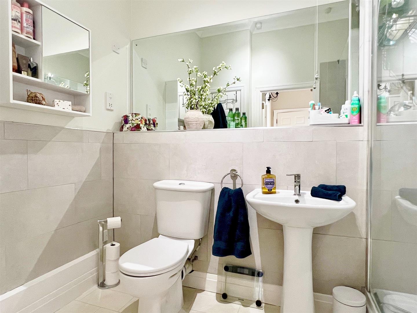 Bathroom 1.jpg